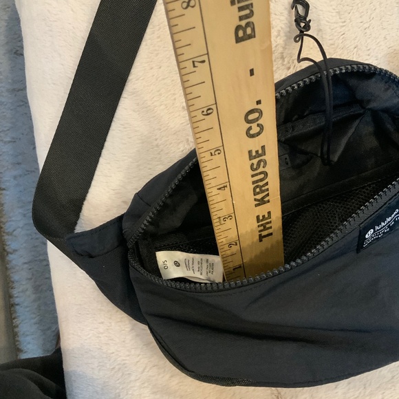 Lululemon Clean lines belt sling bag and mini psychedelic belt bag Black  Travel - Picture 15 of 16